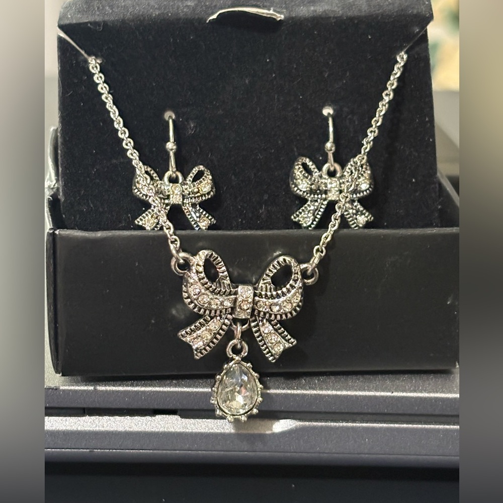 Avon Silver-Tone Bow Necklace and Dangle Teardrop Pendant Set